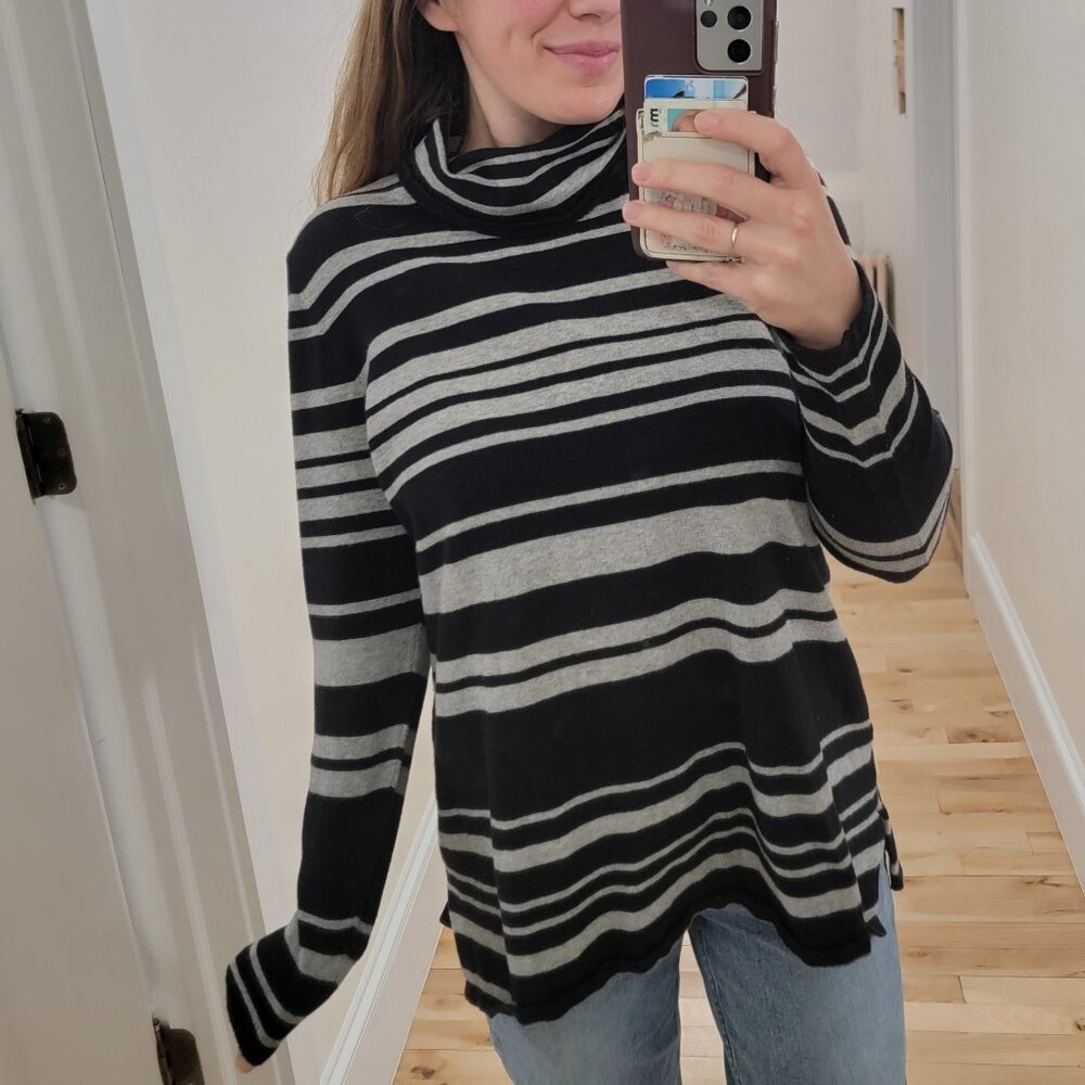 Liz Claiborne Striped Weekend Sweater Large Black Gray